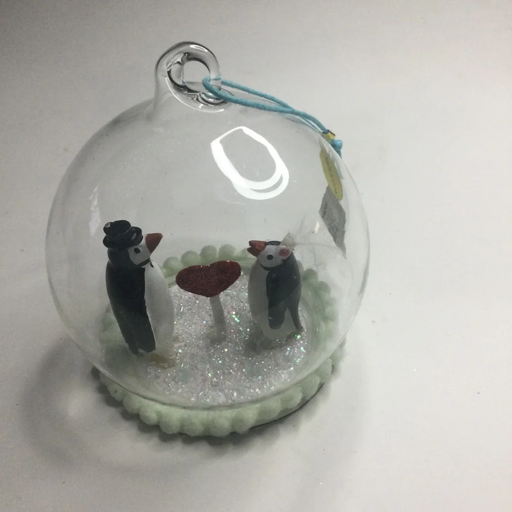 PENGUIN WEDDING GLOBE GLASS CHRISTMAS ORNAMENT NWOT 4” x 4”